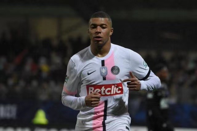  哈兰德戴帽蓝月大胜弱旅  